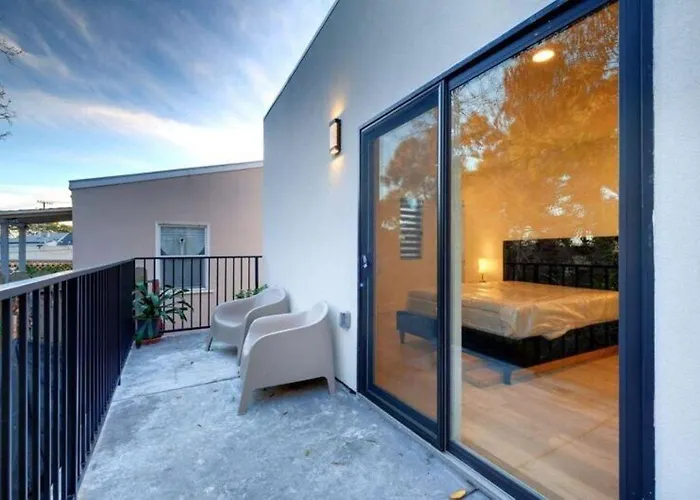 Modern 2Br 2Ba Oakland Oasis Furnished & Level 2 Evc