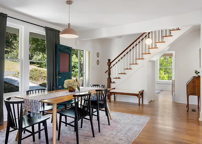 Sebastopol Farmhouse On 3 Acres, Fiber, Kid Friendly