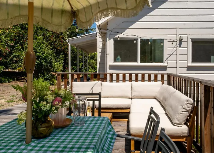 Sebastopol Farmhouse On 3 Acres, Fiber, Kid Friendly